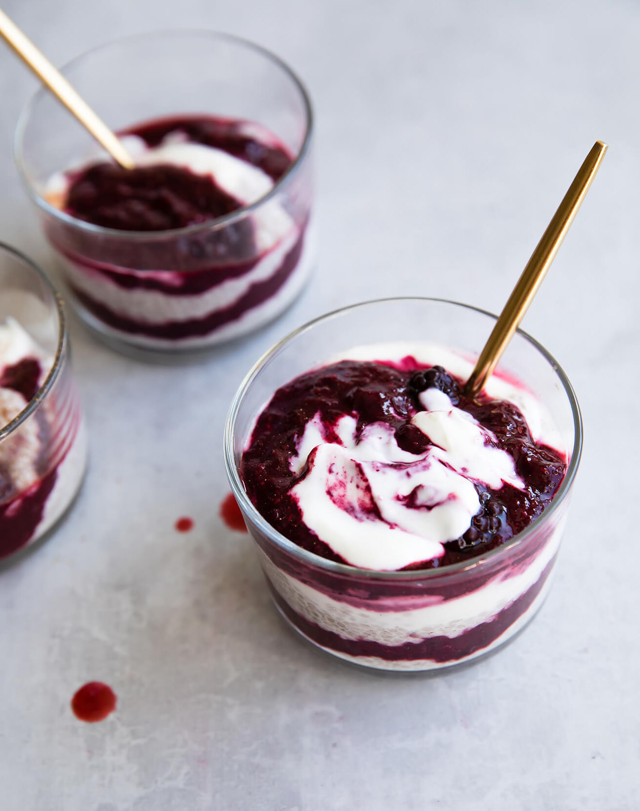 autumn-spiced-vanilla-and-blackberry-chia-pudding-2
